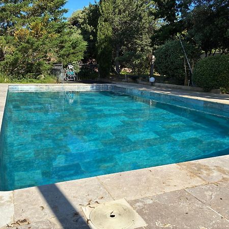 Gite 2 Chambres Avec Piscine Sernhac Eksteriør billede