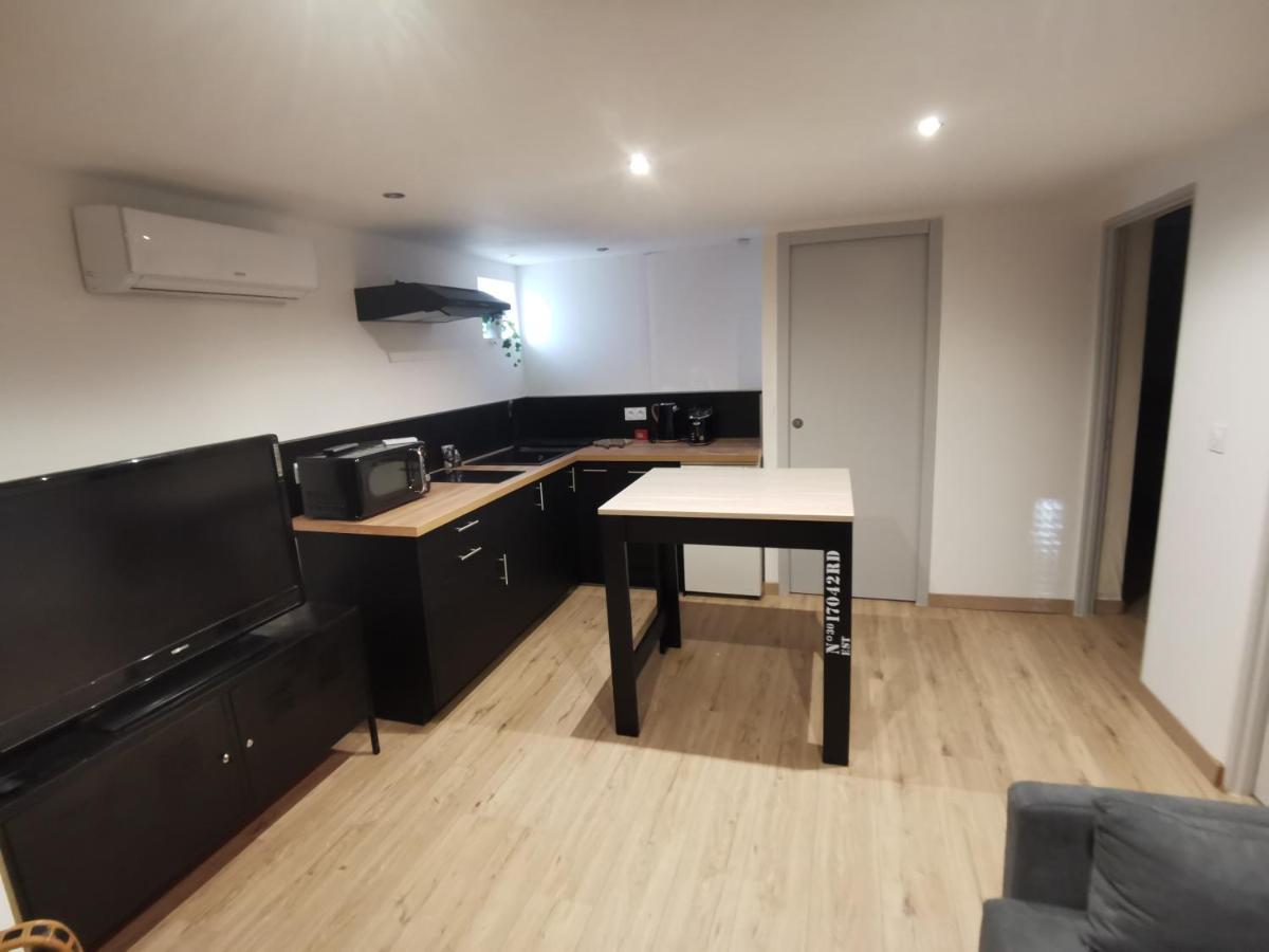 Gite 2 Chambres Avec Piscine Sernhac Eksteriør billede