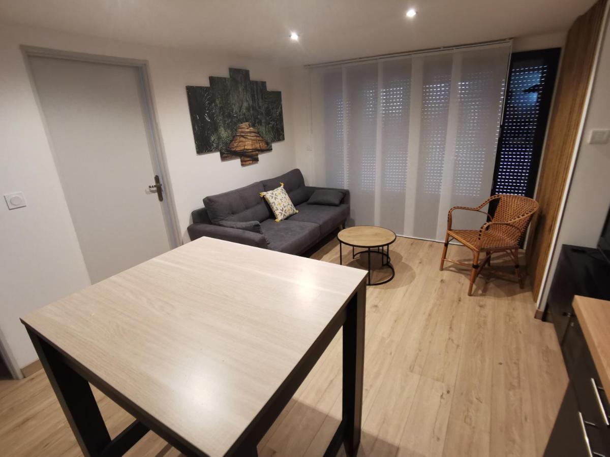Gite 2 Chambres Avec Piscine Sernhac Eksteriør billede